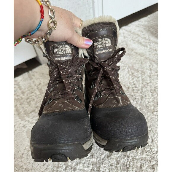 The North Face Boots Size 7- fits more like 6 - Picture 6 of 8